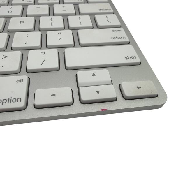 Apple Wireless Keyboard A1314 Silver Aluminum Bluetooth - Tested Working - Picture 2 of 7